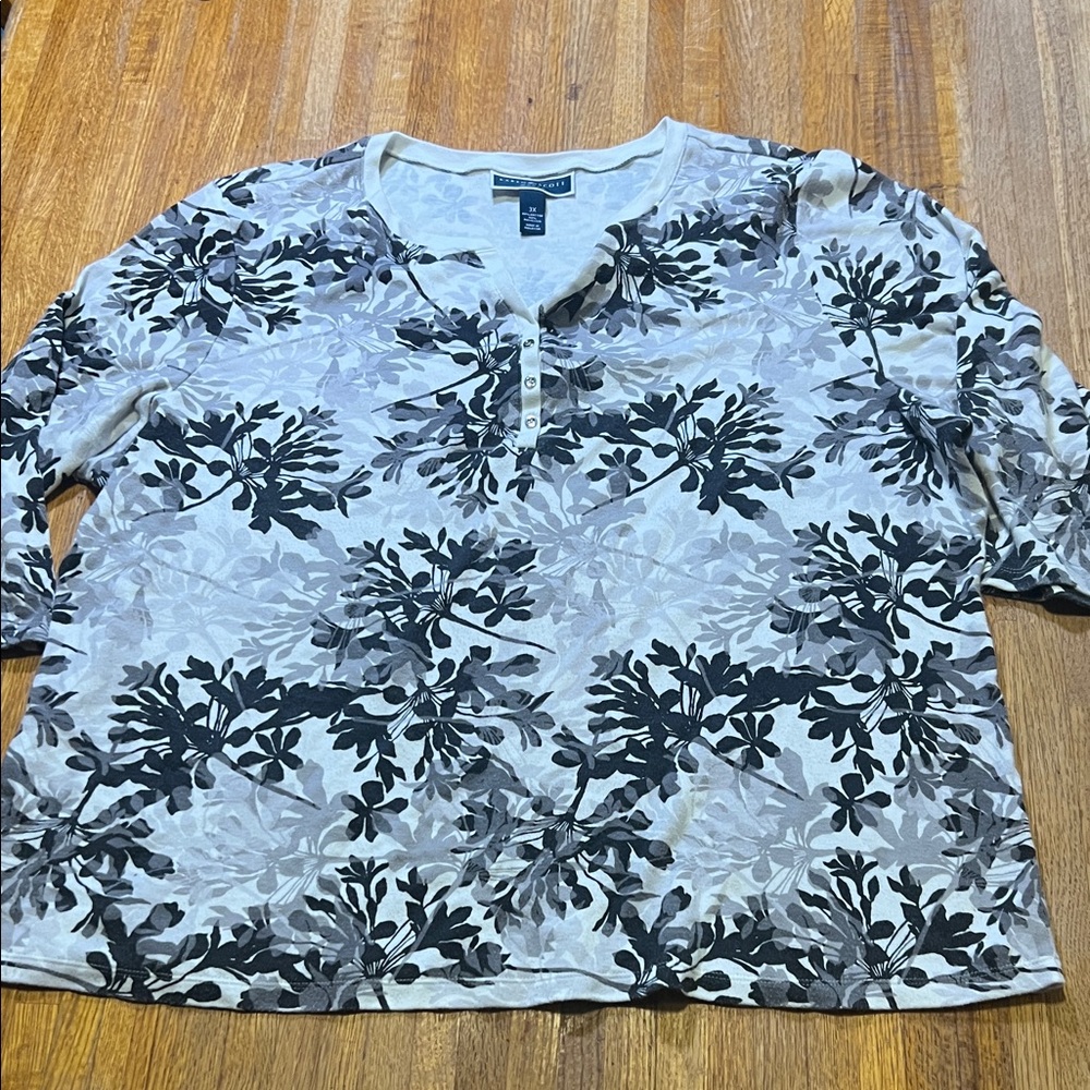Karen Scott Black and Gray Floral Long Sleeve Top
